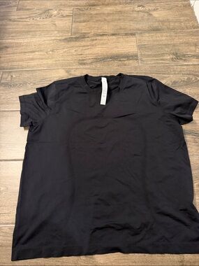 Lululemon Relaxed Swiftly. 10. Black.
